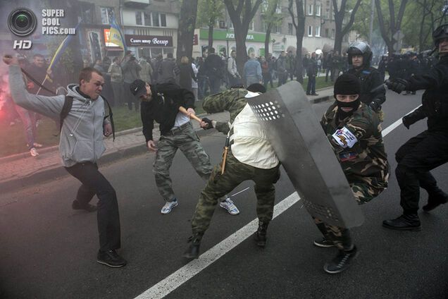 Побоище в Донецке: Проукраинское шествие закончилось конфликтом