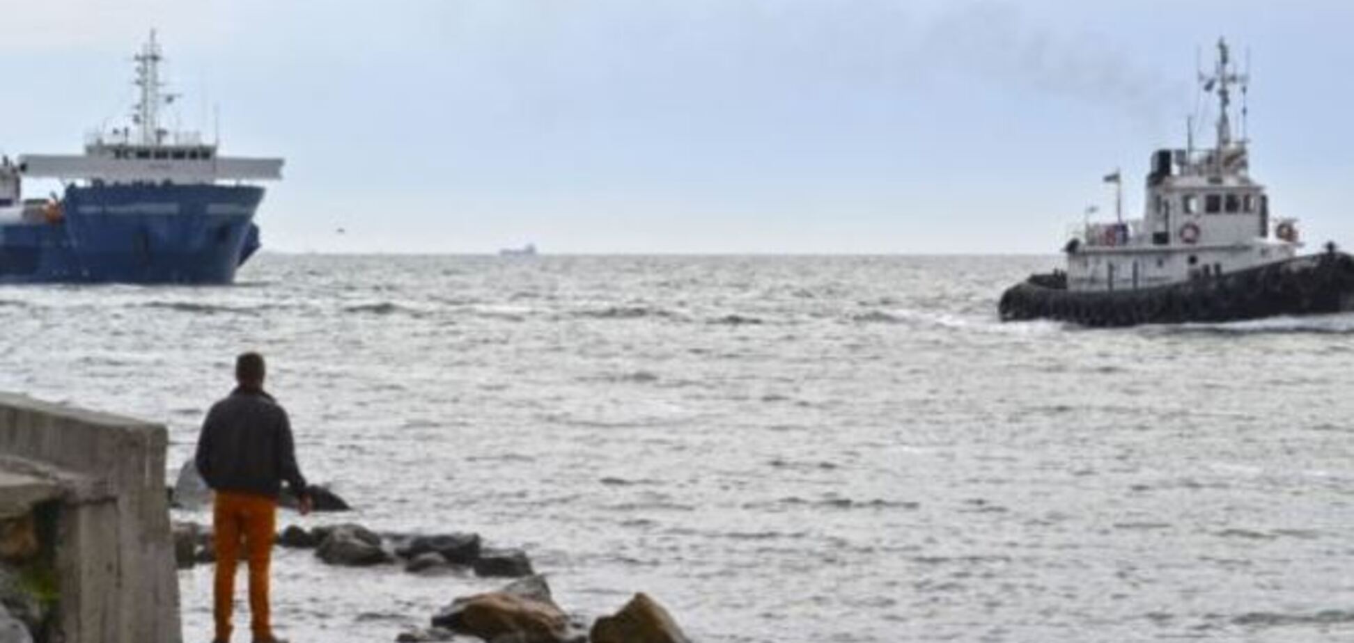 Российское топливо завозят в Крым под украинским флагом