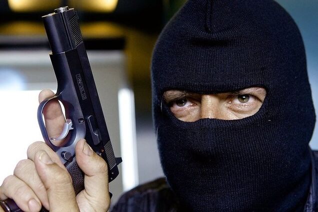 В Донецке задержали вооруженных грабителей банка