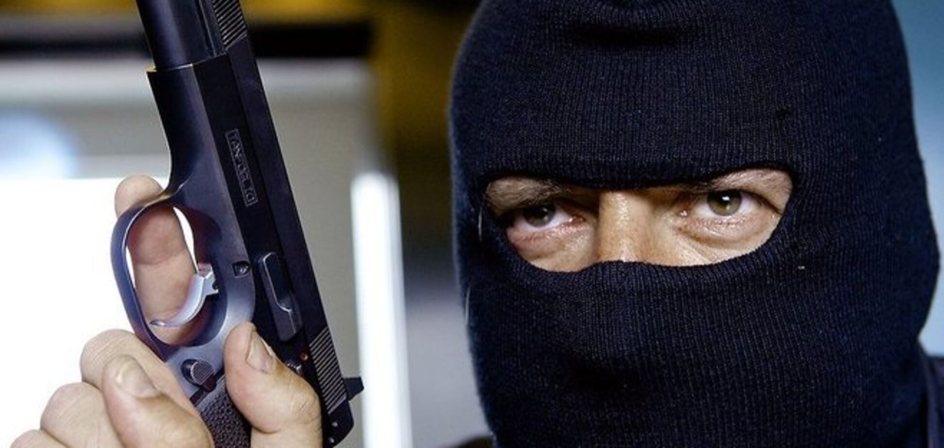 В Донецке задержали вооруженных грабителей банка