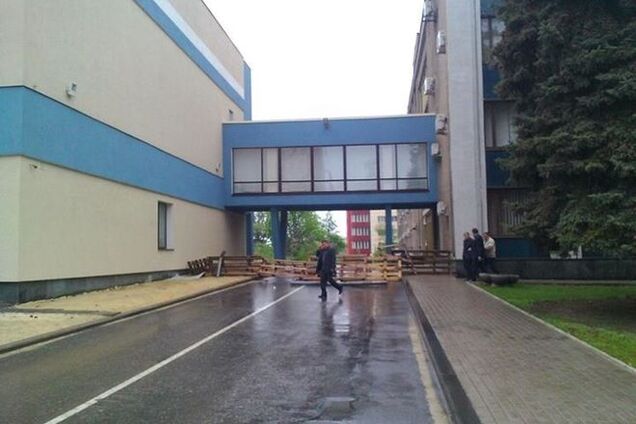 Ночью 'без шума и пыли' террористы захватили здание Луганского горсовета