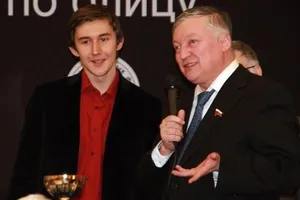 Уместно ли приглашать Карпова и Карякина в Киев?