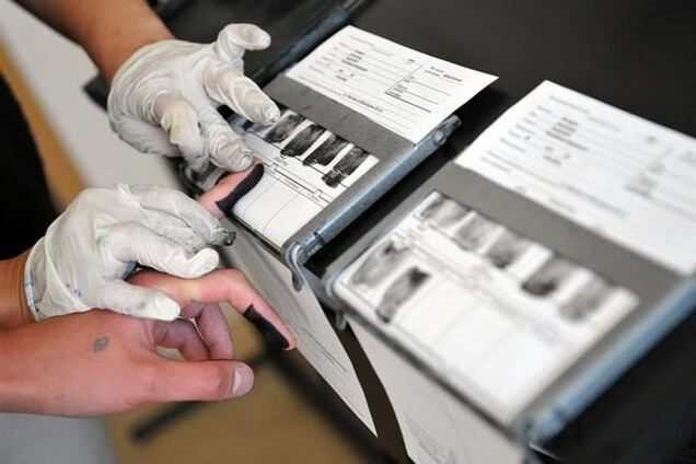 В России хотят снимать отпечатки пальцев детей иммигрантов