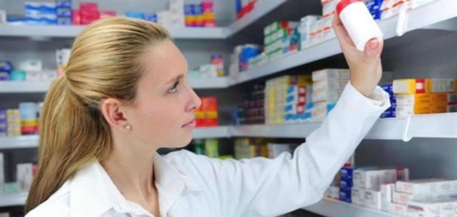 В украинских аптеках готовятся к дефициту лекарств и повышают цены