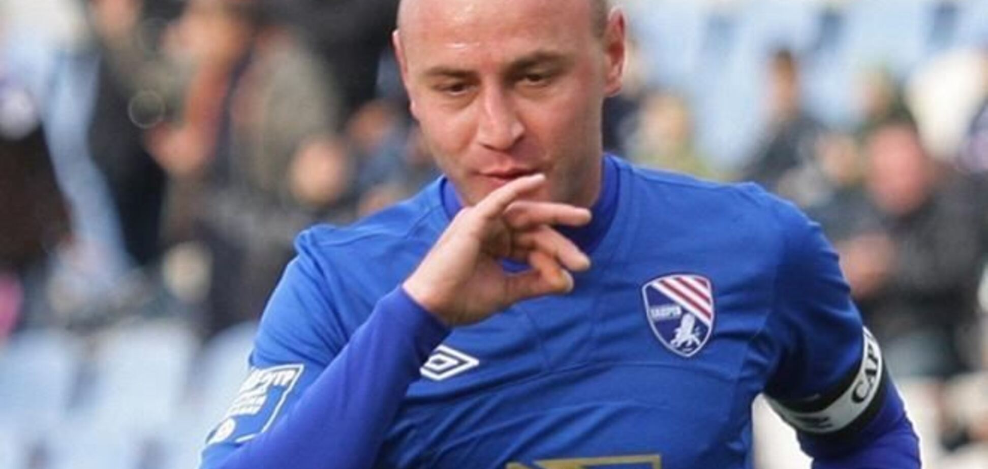 Игроки 'Таврии' отказались фотографироваться с российским флагом