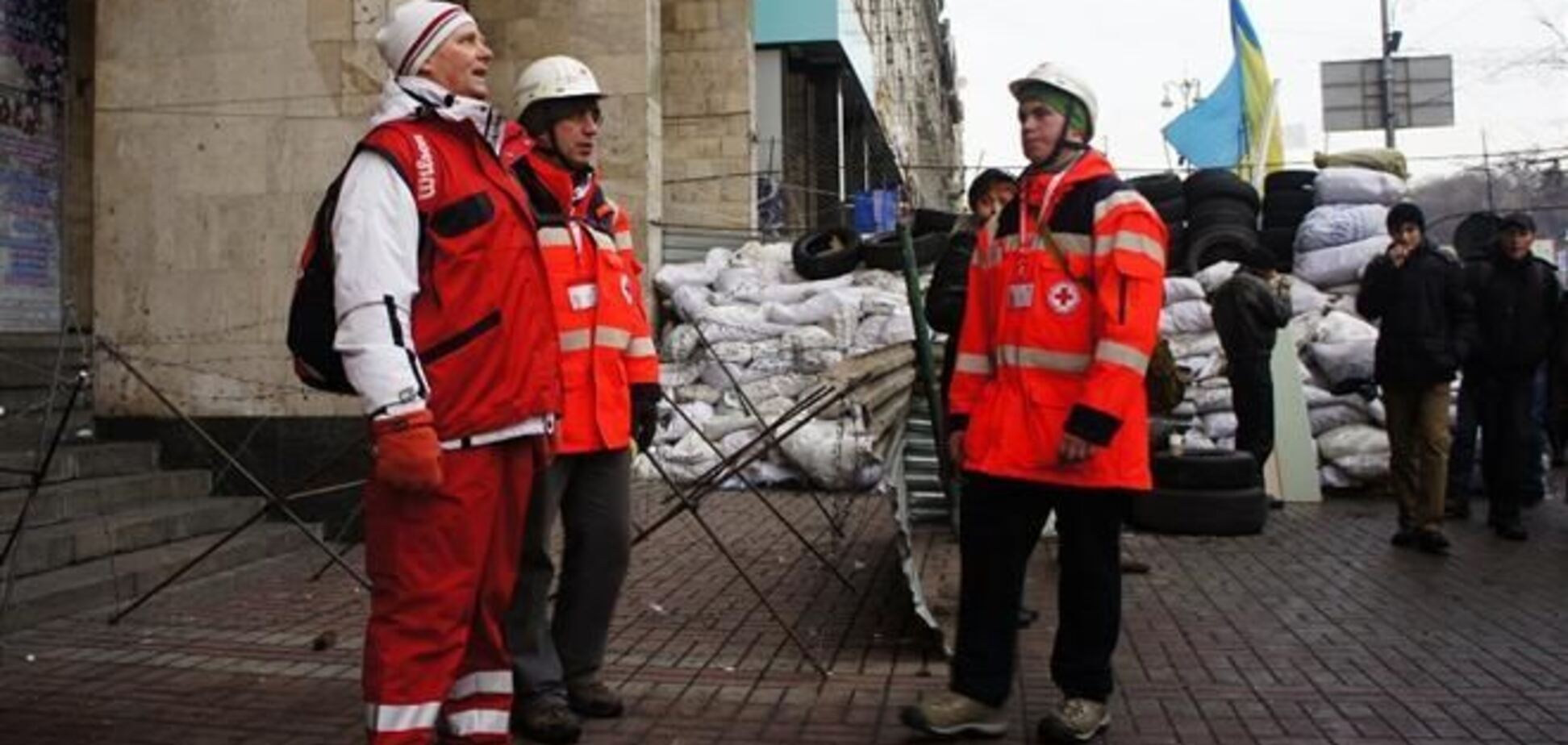 В Киеве установили памятник врачам, работавшим на Майдане