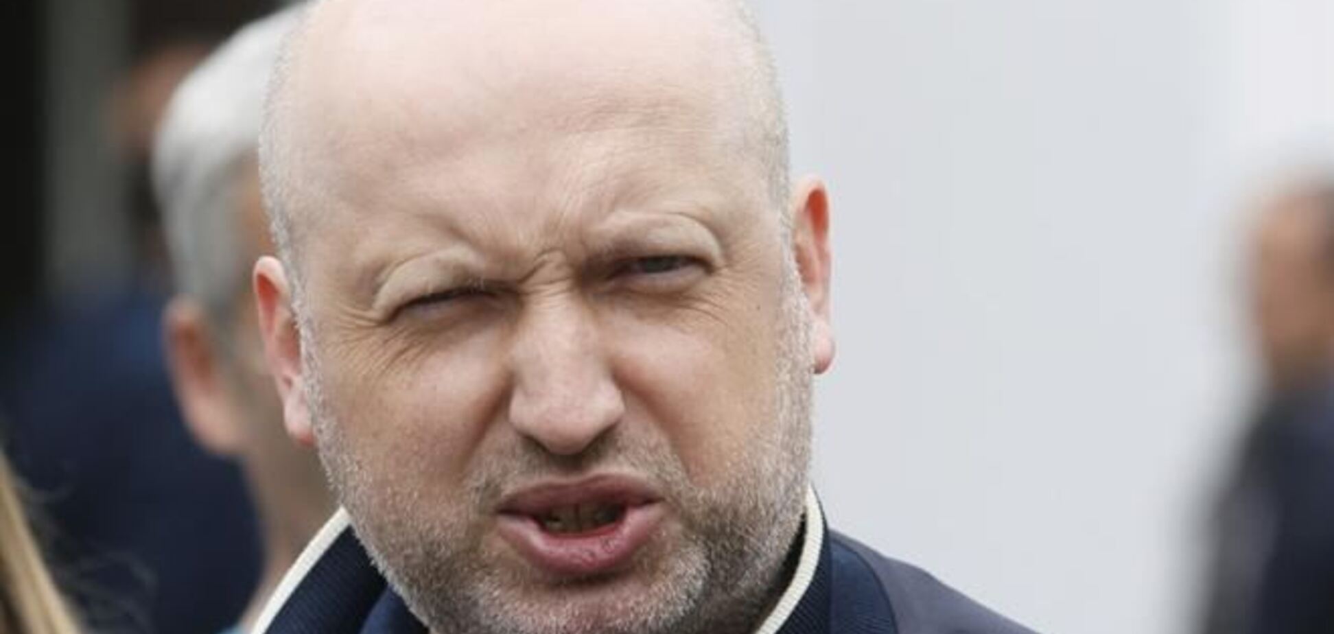 Турчинов летит эконом-классом на встречу глав парламентов ЕС