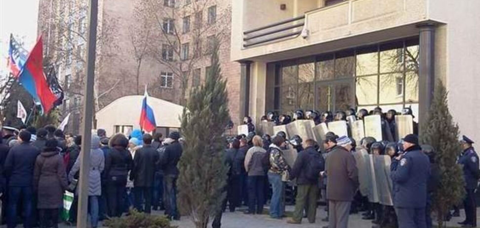 В Донецке сепаратисты пикетируют офис корпорации Таруты