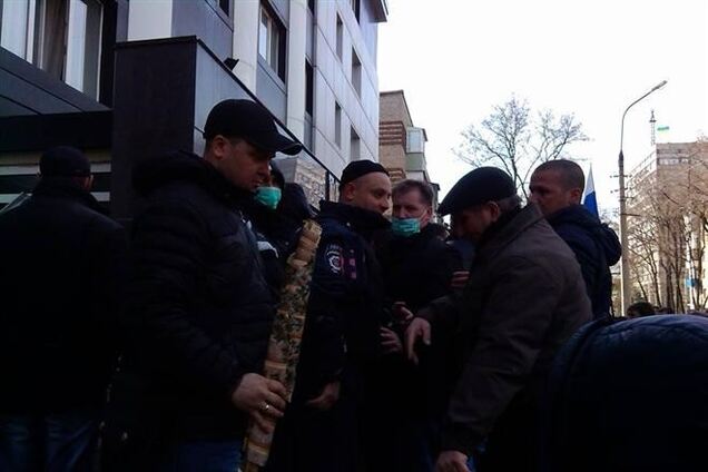 В Мариуполе сепаратисты ворвались в городскую прокуратуру