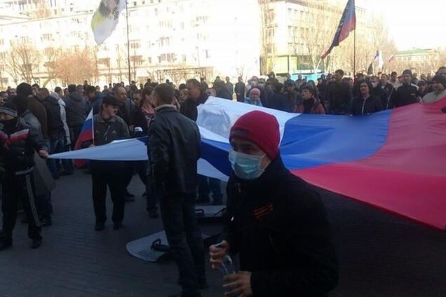 В Донецке сепаратисты взяли штурмом ОГА