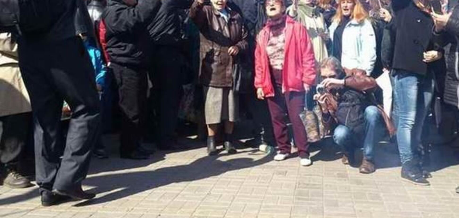 Участники пророссийского митинга в Донецке сожгли чучело Бандеры