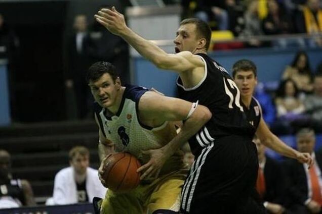 'Будивельник' разгромил 'Донецк', 'Химик' уступил 'Азовмашу'