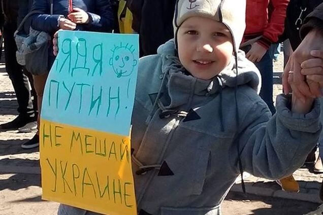 В Харькове митингующие просят Путина не мешать Украине