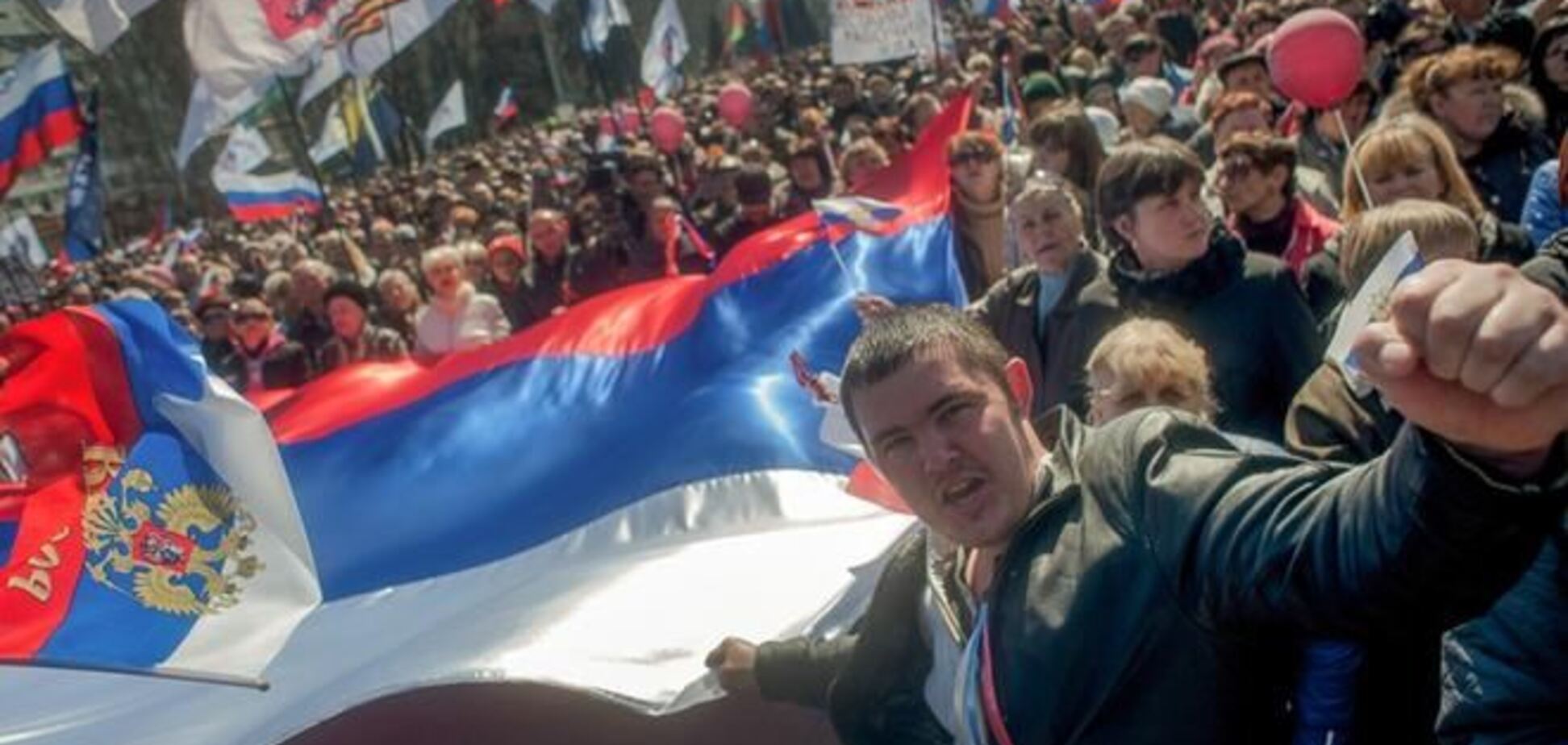 Під будівлю СБУ в Луганську звозять шини, сепаратисти чекають на підкріплення з Донеччини