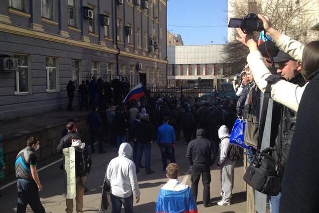 Сепаратисты Донецка грозят сформировать 'народный облсовет'