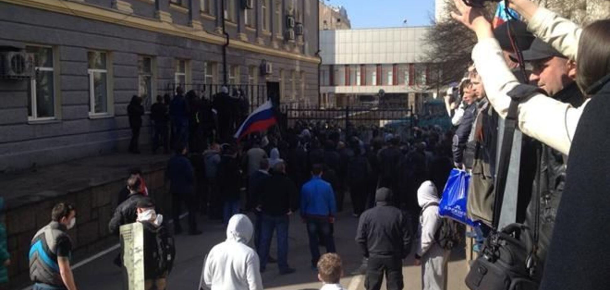 Сепаратисты Донецка грозят сформировать 'народный облсовет'