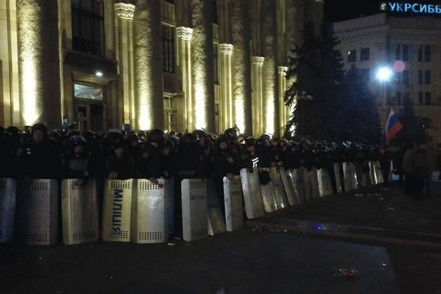 В Харькове сепаратисты начали штурм здания ОГА