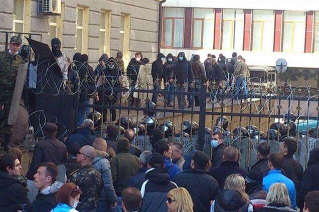 Сепаратисты хотят удерживать здание ОГА в Донецке до полуночи