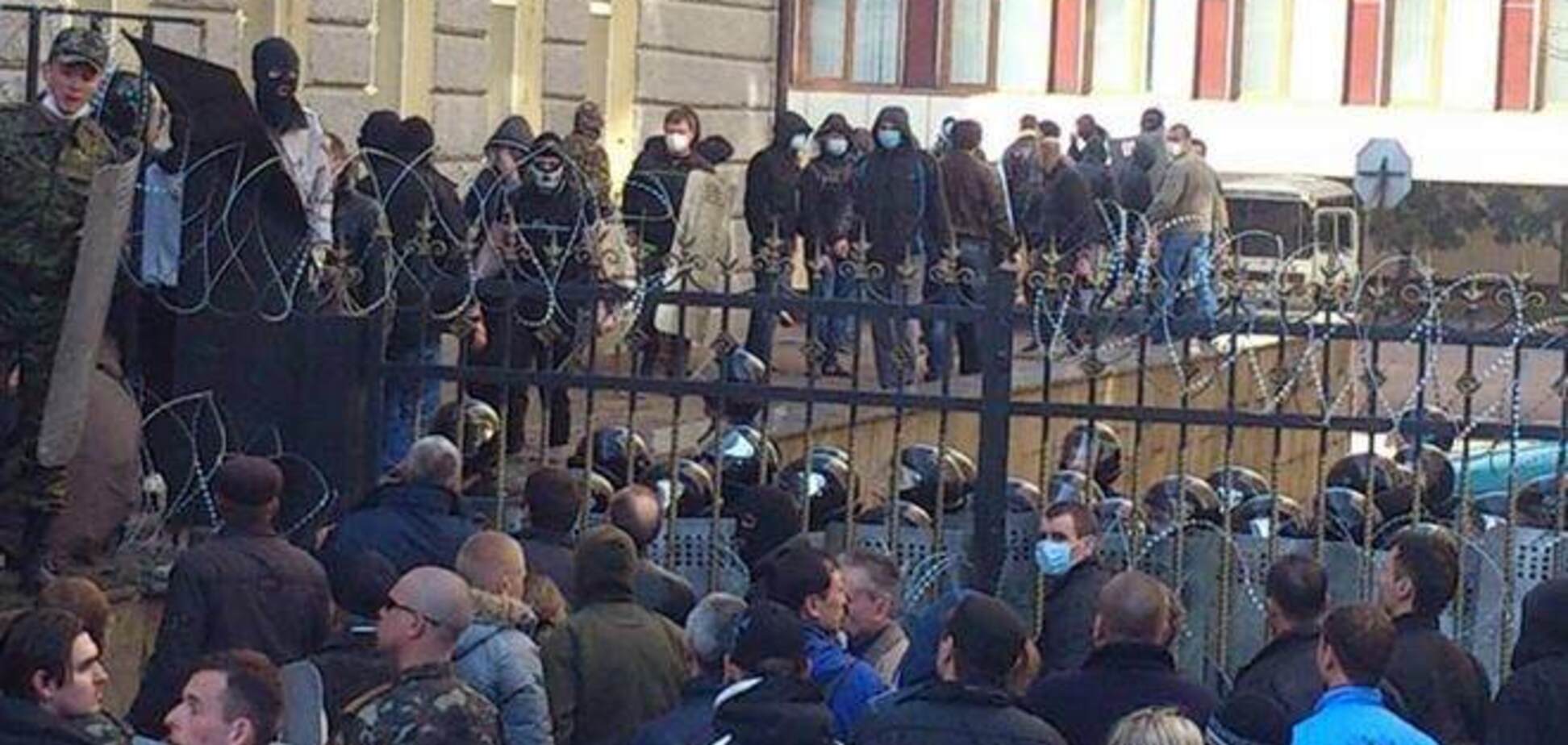 Сепаратисты хотят удерживать здание ОГА в Донецке до полуночи