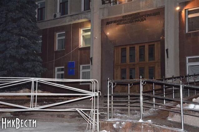 В Николаеве открыли дело из-за попытки снять флаг Украины возле ОГА