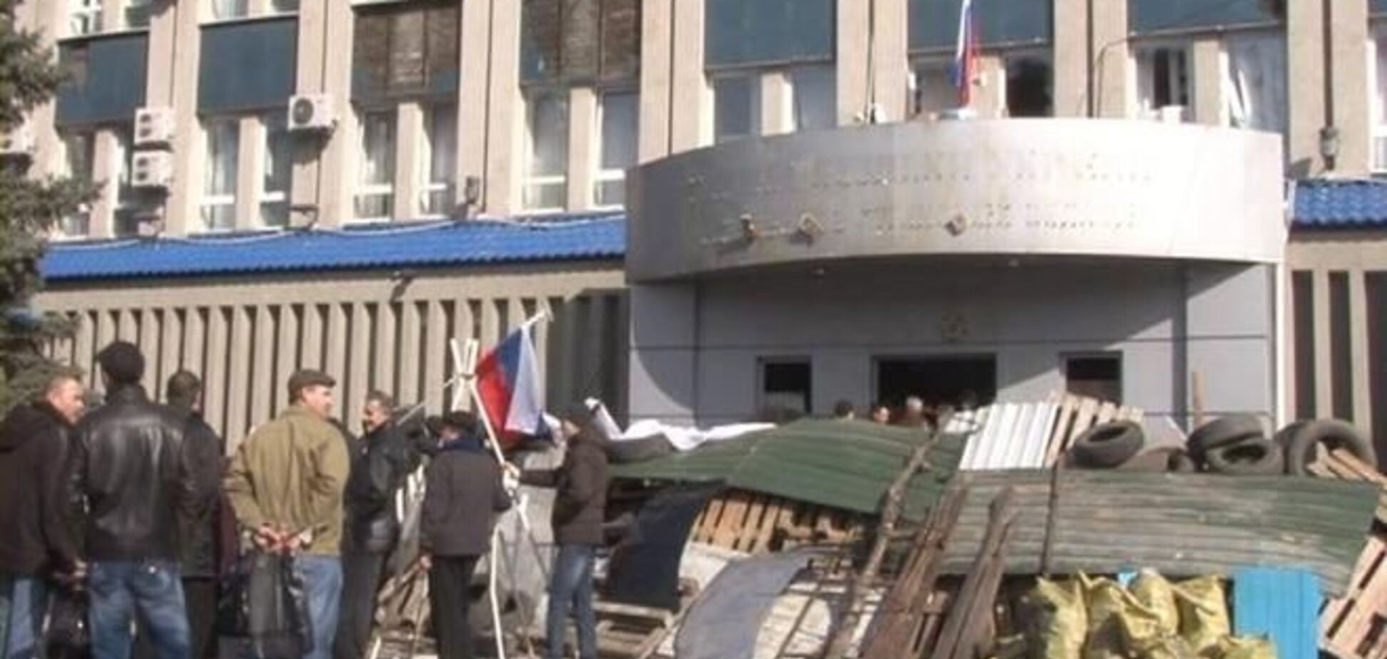 Захватчики здания СБУ в Луганске готовы применить оружие в случае штурма