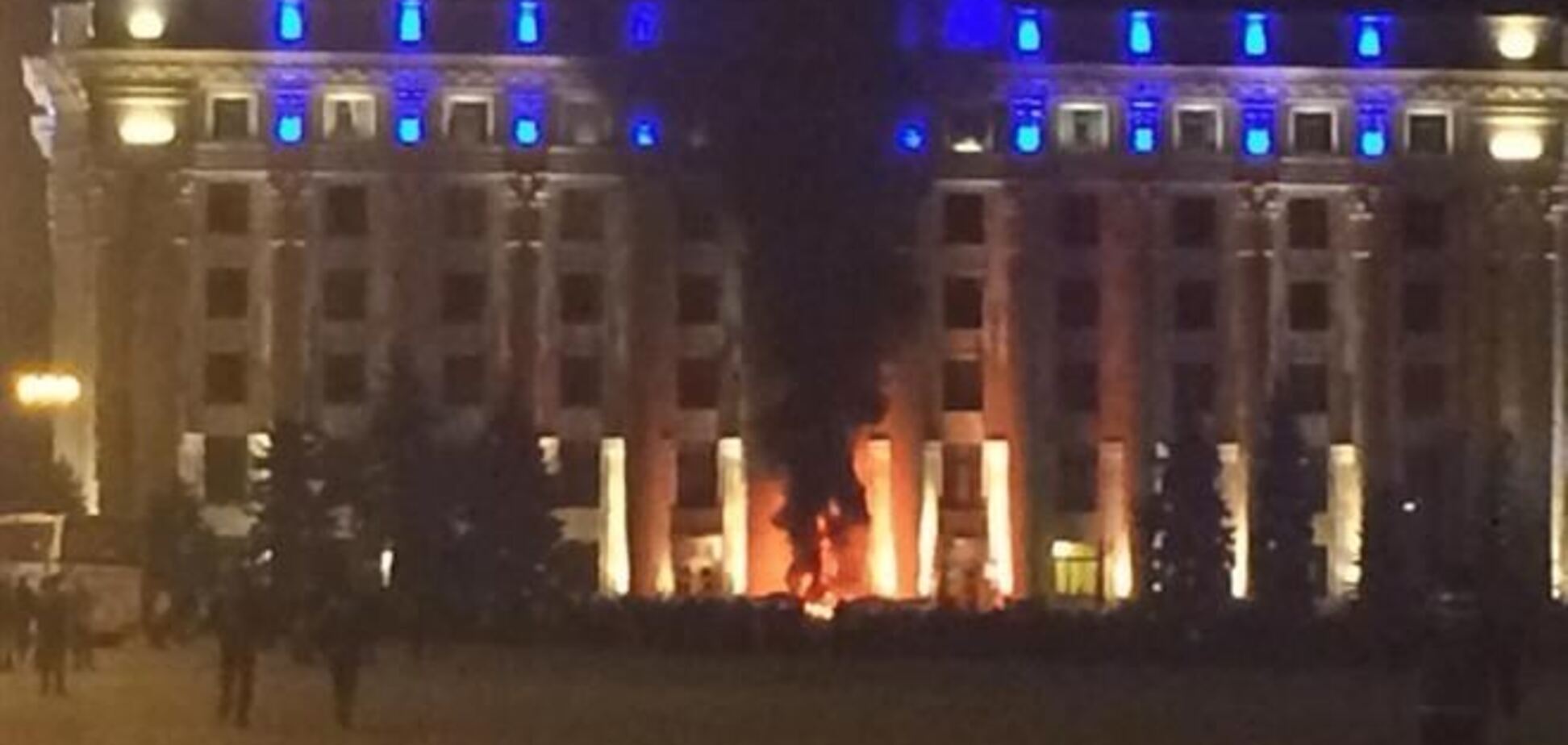 В Харькове сепаратисты подожгли здание ОГА