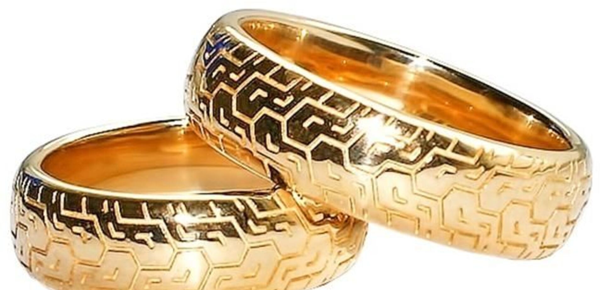 В Киеве появилась мода на обручальные кольца в виде шин