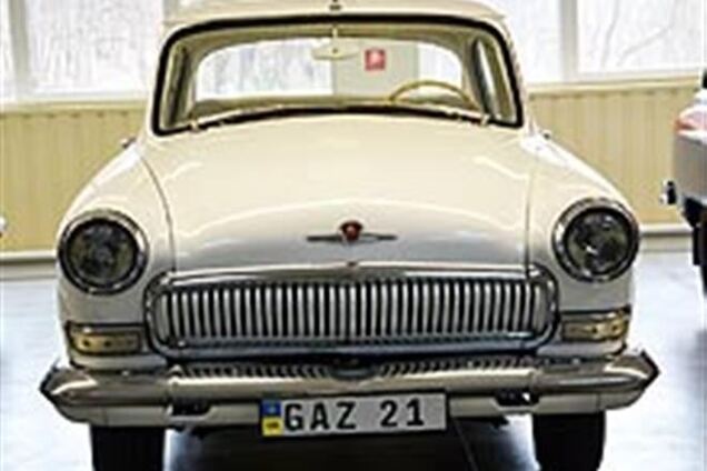 Раритетную 'Чайку' в коллекцию Януковичу продала дочь Бахтеевой