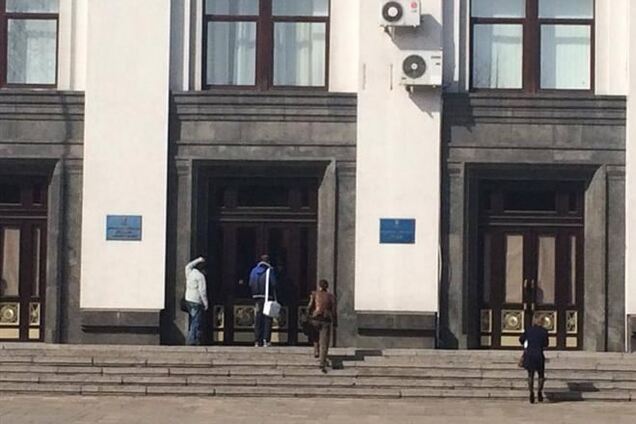 Співробітники ОДА в Луганську через ситуацію в місті працюють з дому