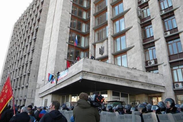 Сепаратисты грозятся в понедельник 'распустить' донецкий облсовет