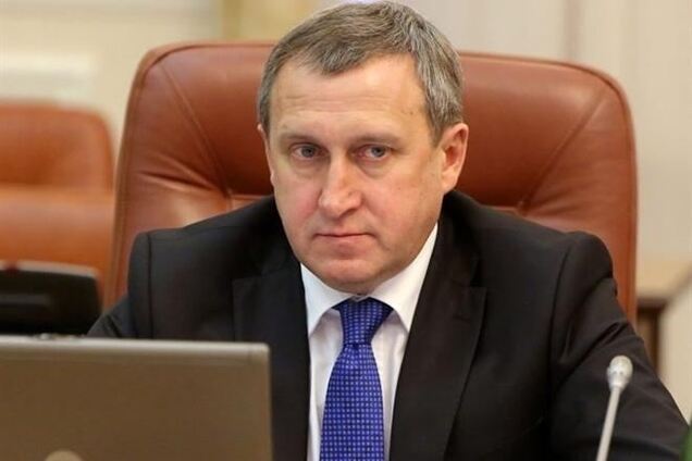 Глава МИД Дещица ездит на BMW Х5, а его жена – на 'Mazda 3'