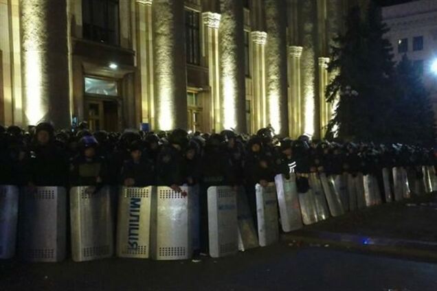 Сепаратисти в Харківській ОДА обіцяють ламати ноги журналістам