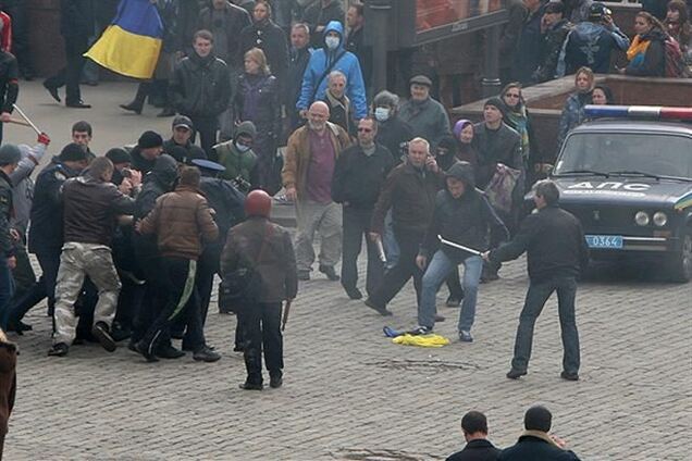 В Харькове активисты Антимайдана напали на Евромайдан