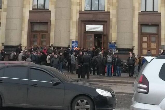 Харьковчане утверждают, что здание ОГА все еще захвачено
