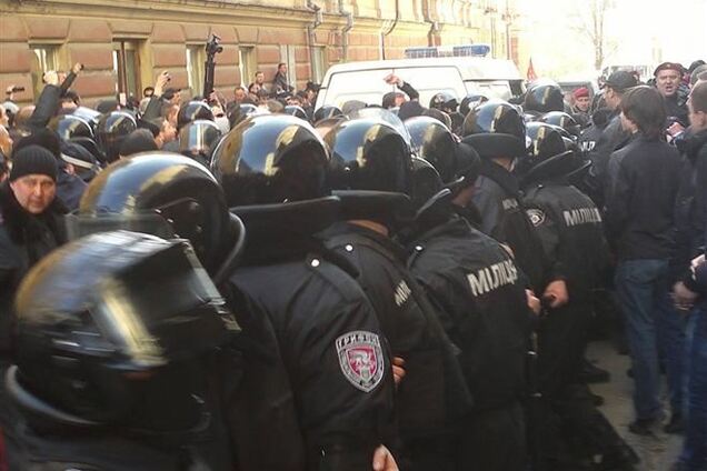 Луганская милиция приведена в состояние боевой готовности