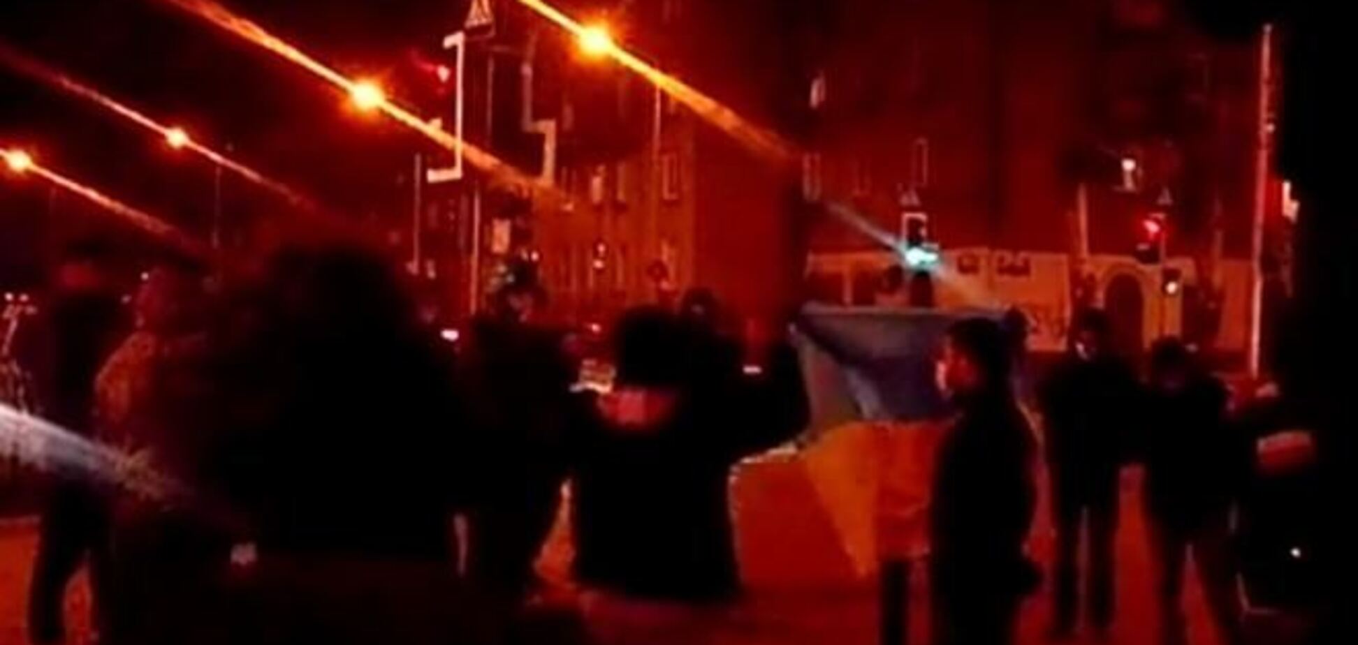 В Донецке сожгли флаг России