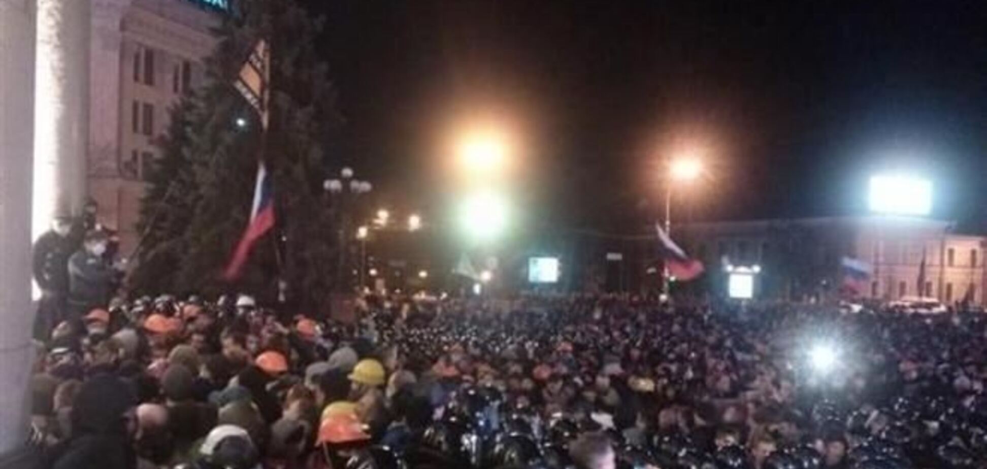 Біля Харківської ОДА сепаратисти почали будувати барикади 