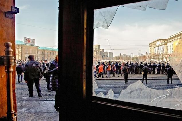 В Харькове сепаратисты в ходе митинга предприняли попытку штурма ОГА