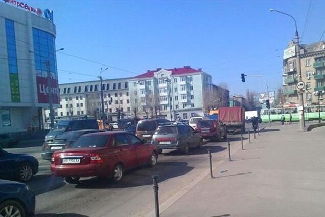 В Луганске сепаратисты уговаривают милиционеров перейти на их сторону