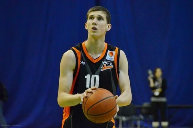 Форвард 'Черкаських Мавп' приглашен в юниорскую сборную мира