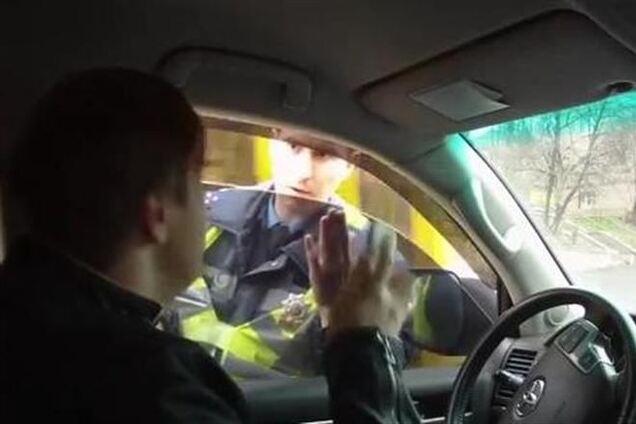 Скандального киевского гаишника, на которого несколько лет жаловались водители, уволили