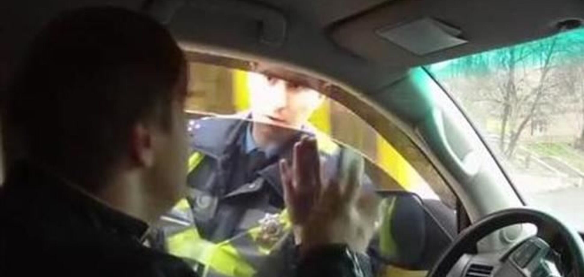 Скандального киевского гаишника, на которого несколько лет жаловались водители, уволили