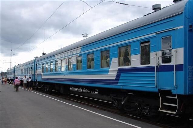 'Укрзалізниця' в задержках поездов винит 'крымскую самооборону'