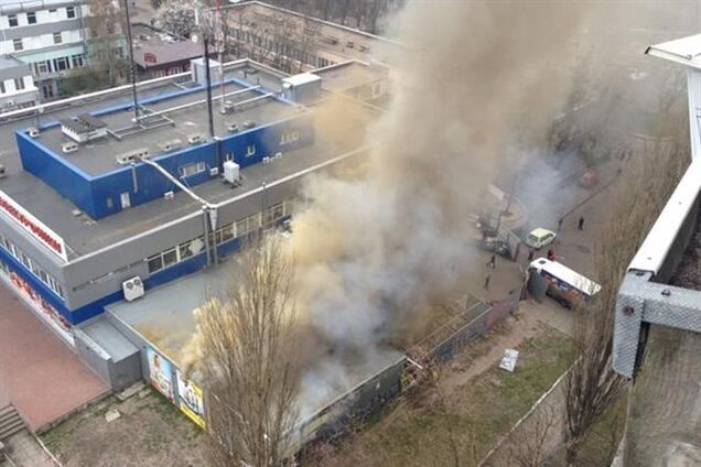 Масштабный пожар в Киеве: сгорел продуктовый склад супермаркета