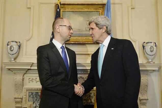 Керри призвал Яценюка мирно решить ситуацию на юго-востоке Украины