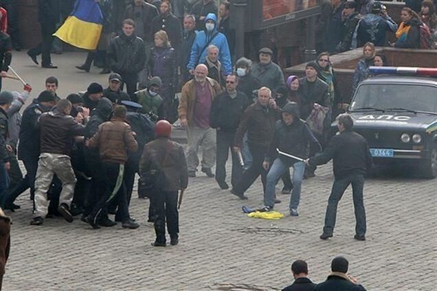 В Харькове сепаратисты били и ставили на колени кандидата наук