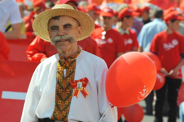 В Україні 1 травня мітингували проти 'хунти' і співали: 'Путін - х ** ло'