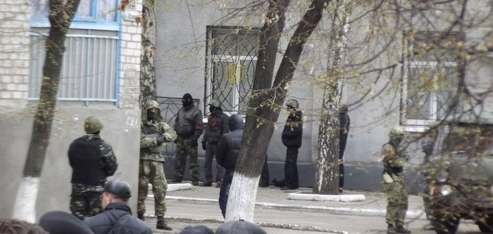 Террористы захватили в Горловке прокуратуру и устроили костер из уголовных дел