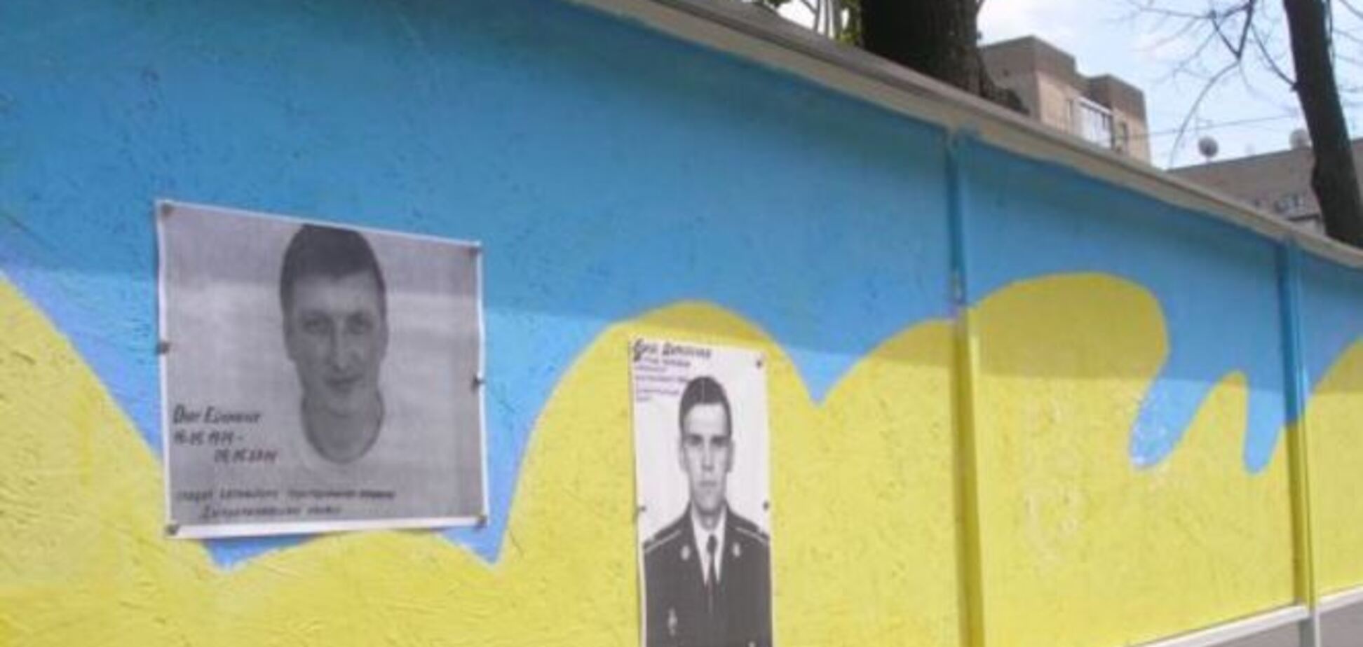 Стену Небесной Сотни в Днепропетровске дополнили фото погибших в Мариуполе военных