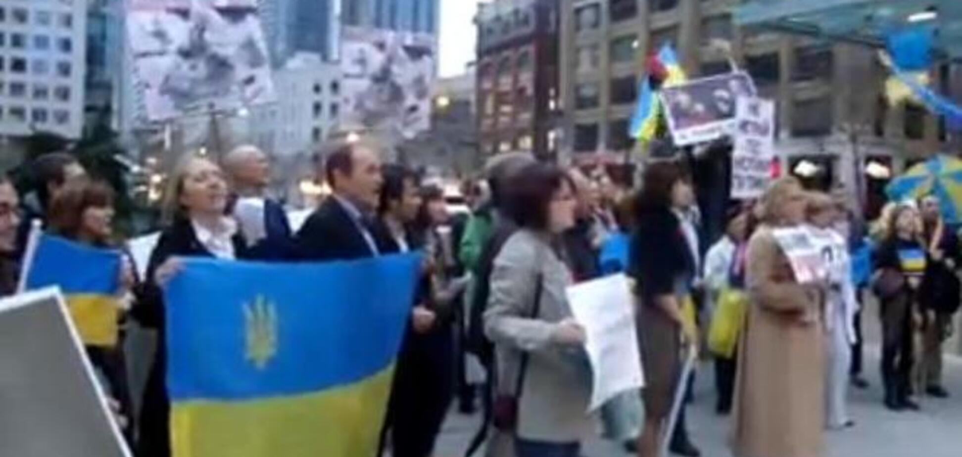 В Торонто украинские активисты пикетировали 'Виртуозов Москвы'